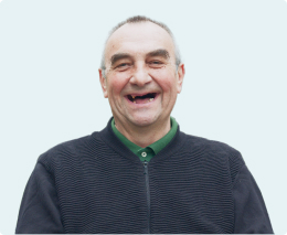 Отсутствие всех или почти всех зубов